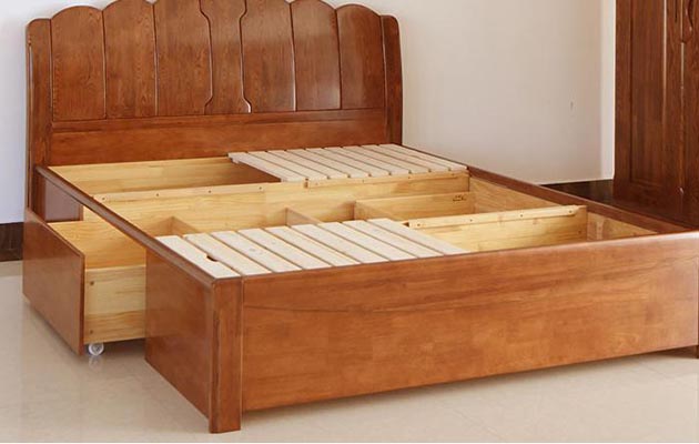 双人实木床床板是整块的吗？