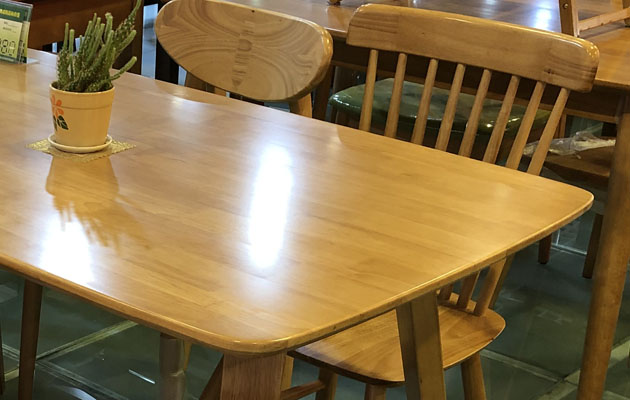 尚宏别墅餐桌椅香河批发厂家给您说说选购欧式实木餐桌椅需要注意些什么