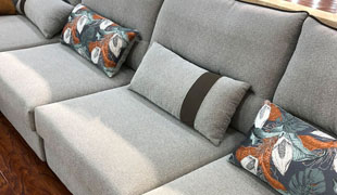香河吉轩生产厂家分享对于浅色简欧 简美 北欧布艺沙发的清洁