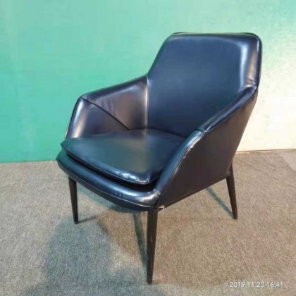 蓝色皮革休闲椅