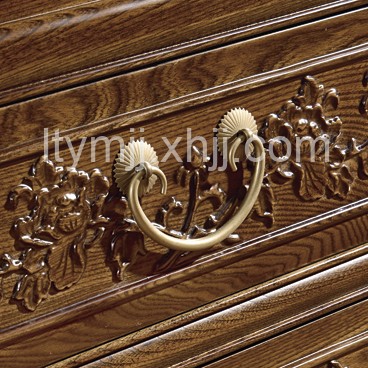 二屉雕花床头柜