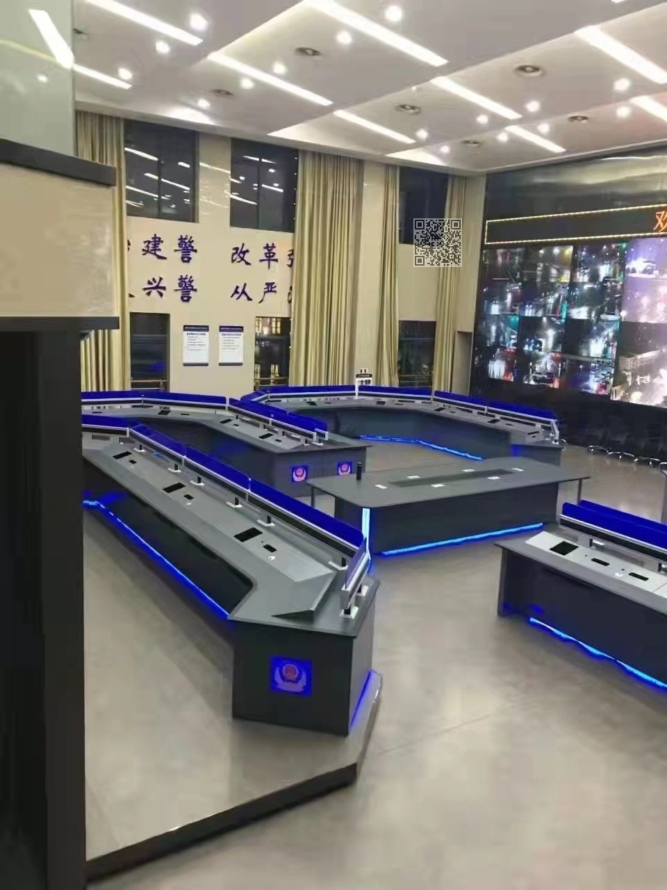 操作台16