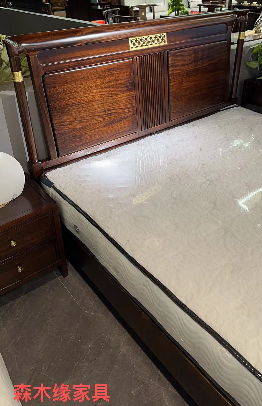 122实木大床