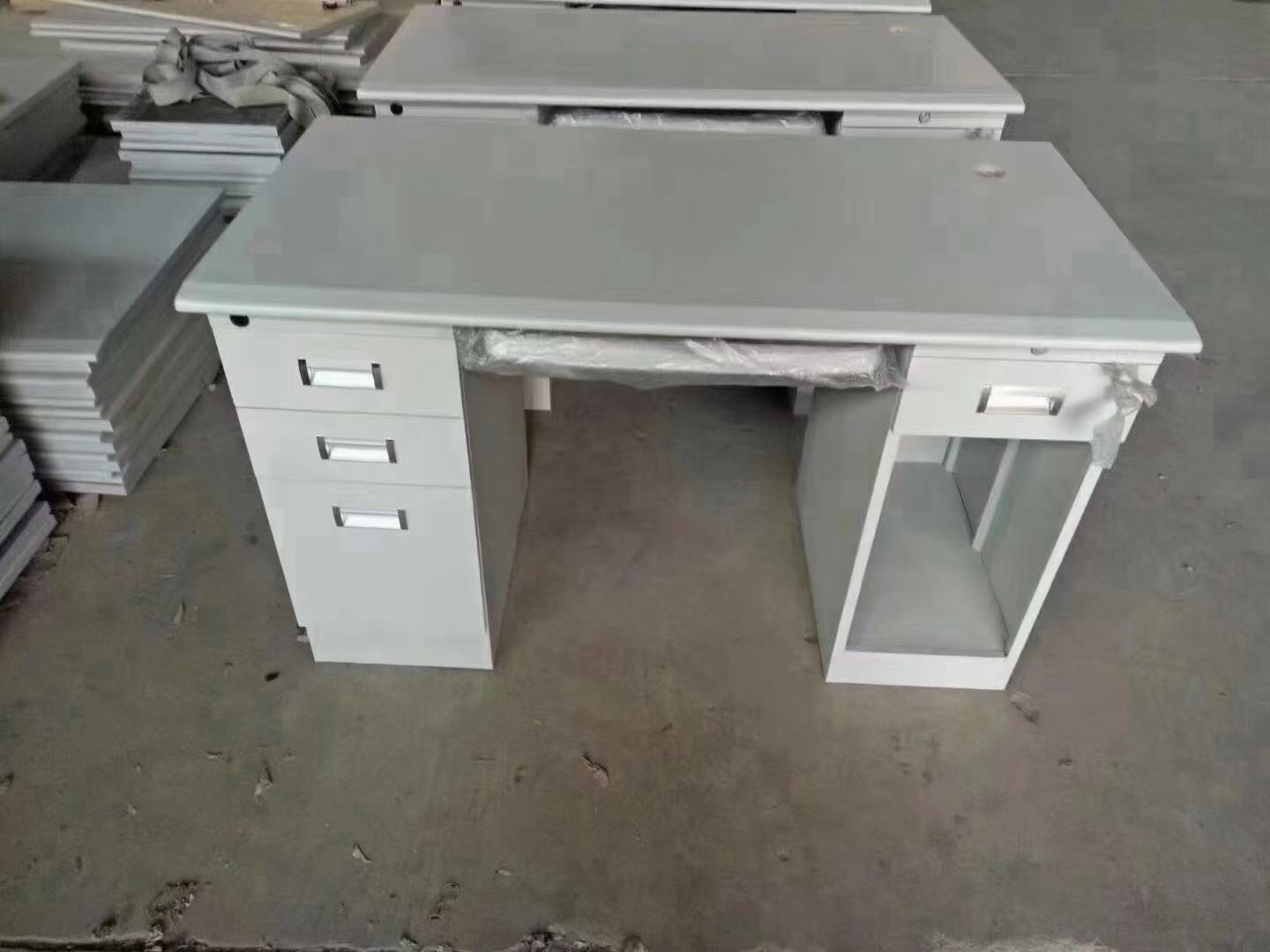 小办公桌2