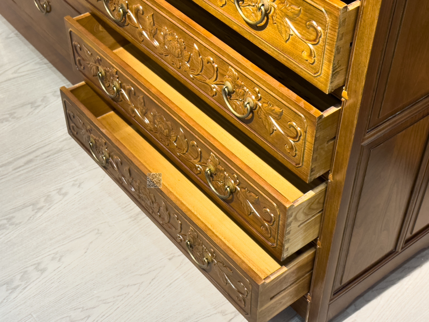 榆木雕花五斗柜