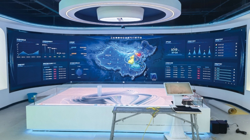 北京天地合兴指挥展厅项目<室内P2软模组LED显示屏+LED电子沙盘>