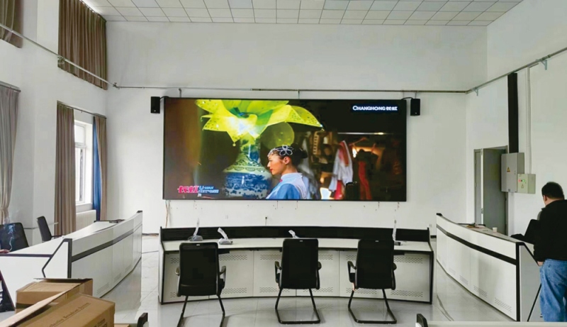 天津水运工程科学研究院项目<室内P1.53LED屏+操作台+办公椅>