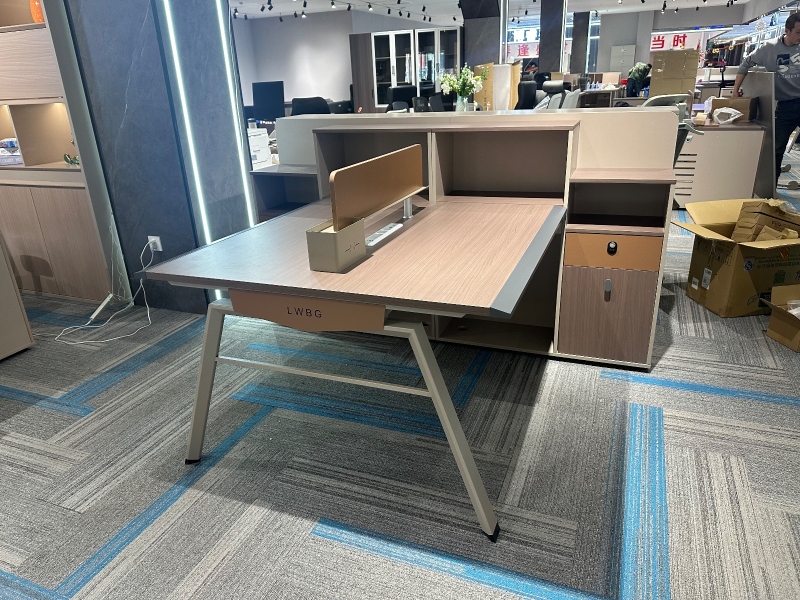 开放式员工位42