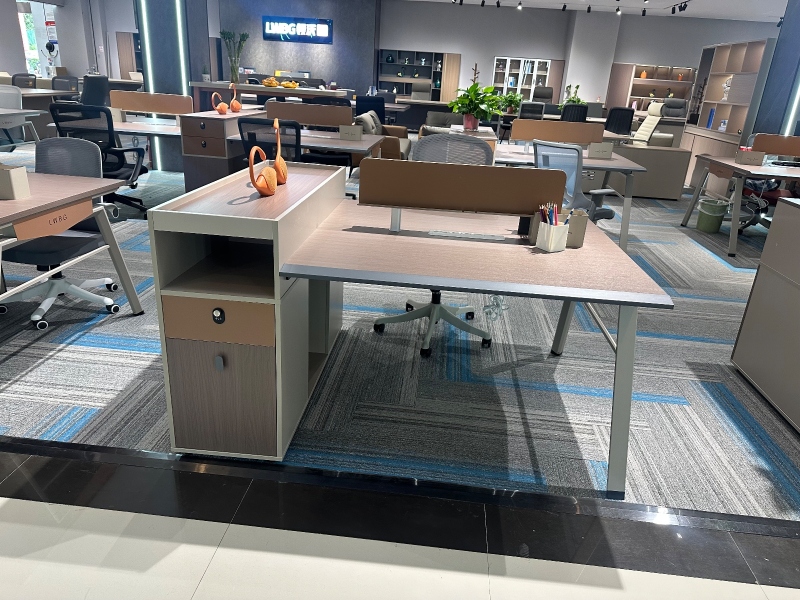 开放式员工位76