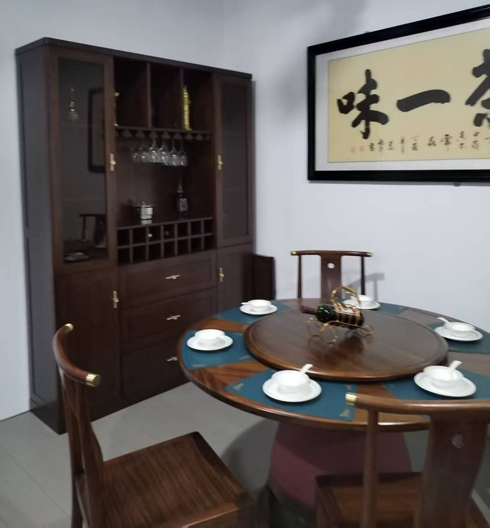 14 餐桌