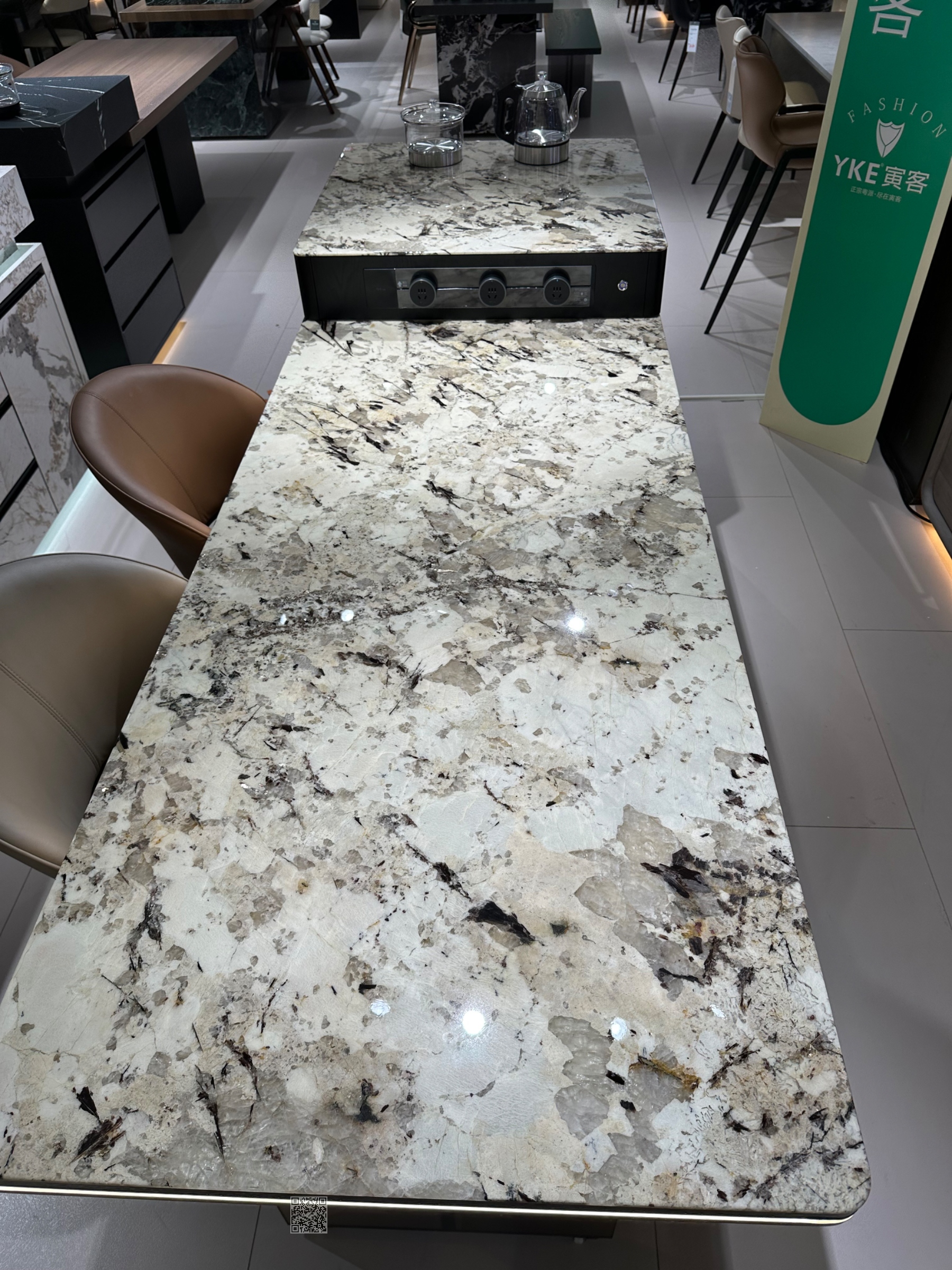 D52雪山蓝天然奢石岛台