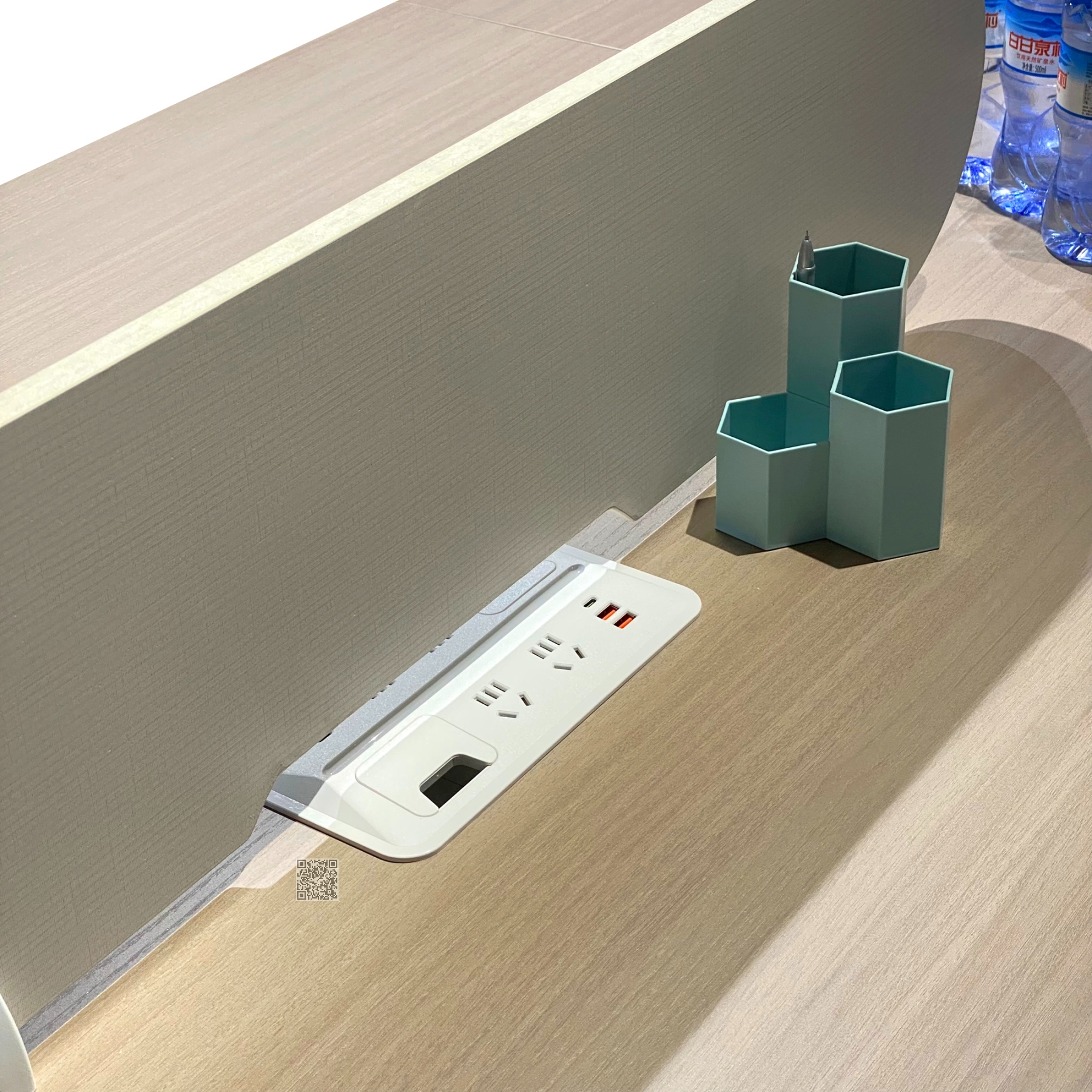 18 屏风工位