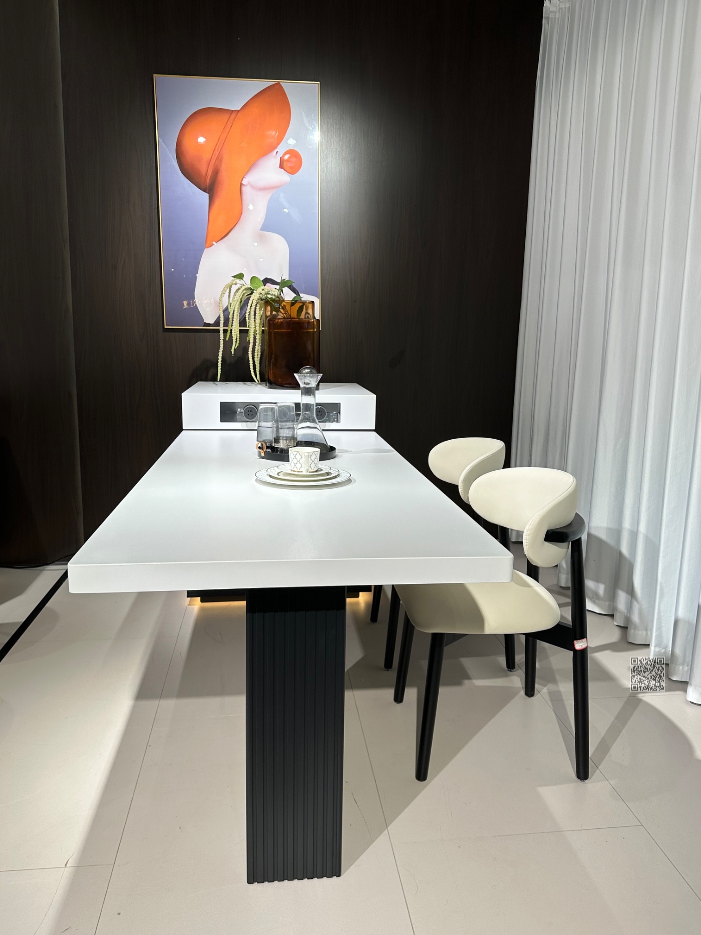 D70岛台:黑白配色