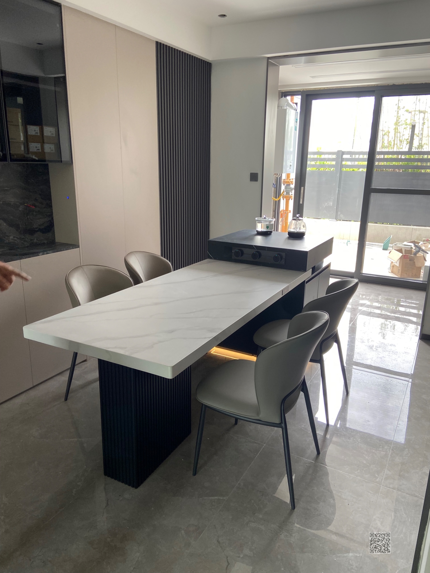 D70岛台:黑白配色