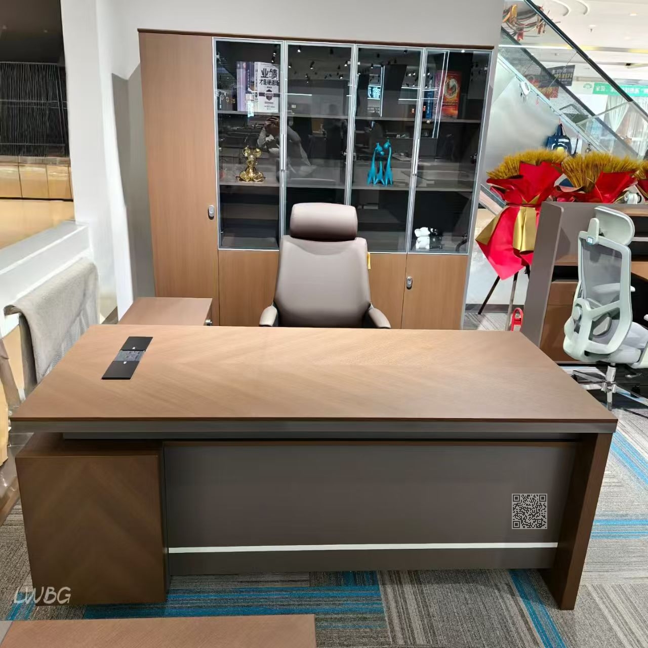 班台  鱼刺胡桃