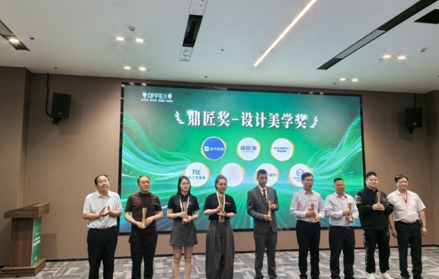 深圳因彩软体家居厂家浅谈现代客厅休闲布艺沙发应该怎么选择